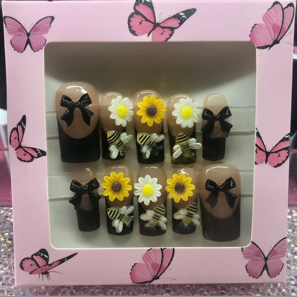 Floral And Bow Decorated False Nails